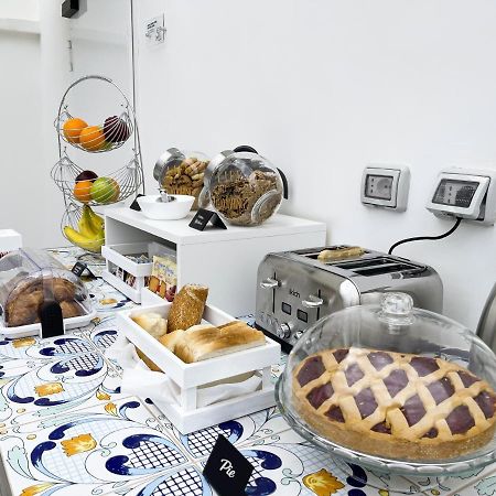 Villa Gabriella - Rooms & Breakfast سانتّانييلّو المظهر الخارجي الصورة