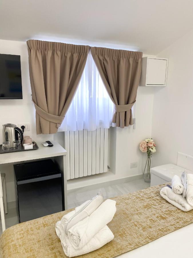 Villa Gabriella - Rooms & Breakfast سانتّانييلّو المظهر الخارجي الصورة