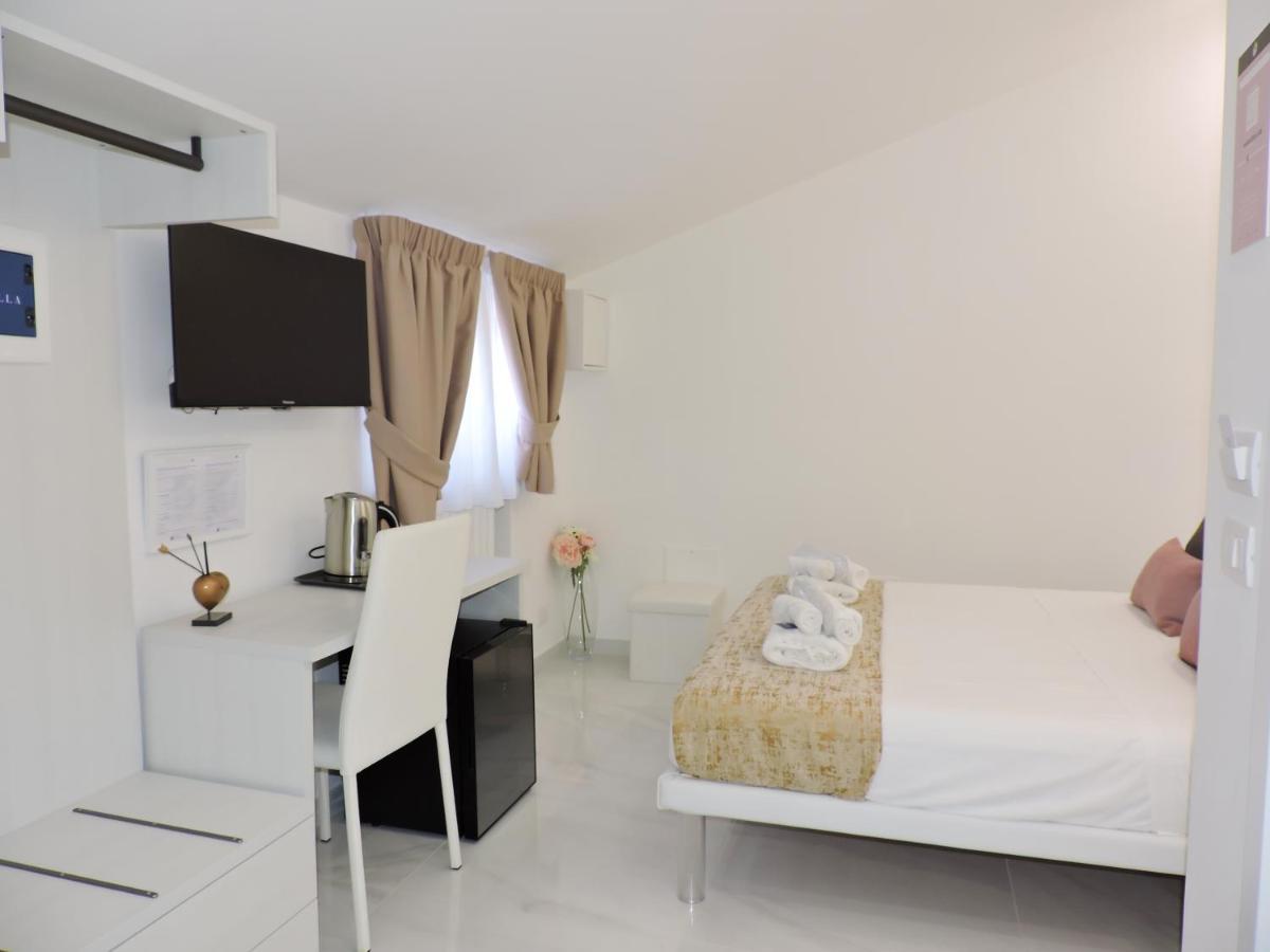 Villa Gabriella - Rooms & Breakfast سانتّانييلّو المظهر الخارجي الصورة