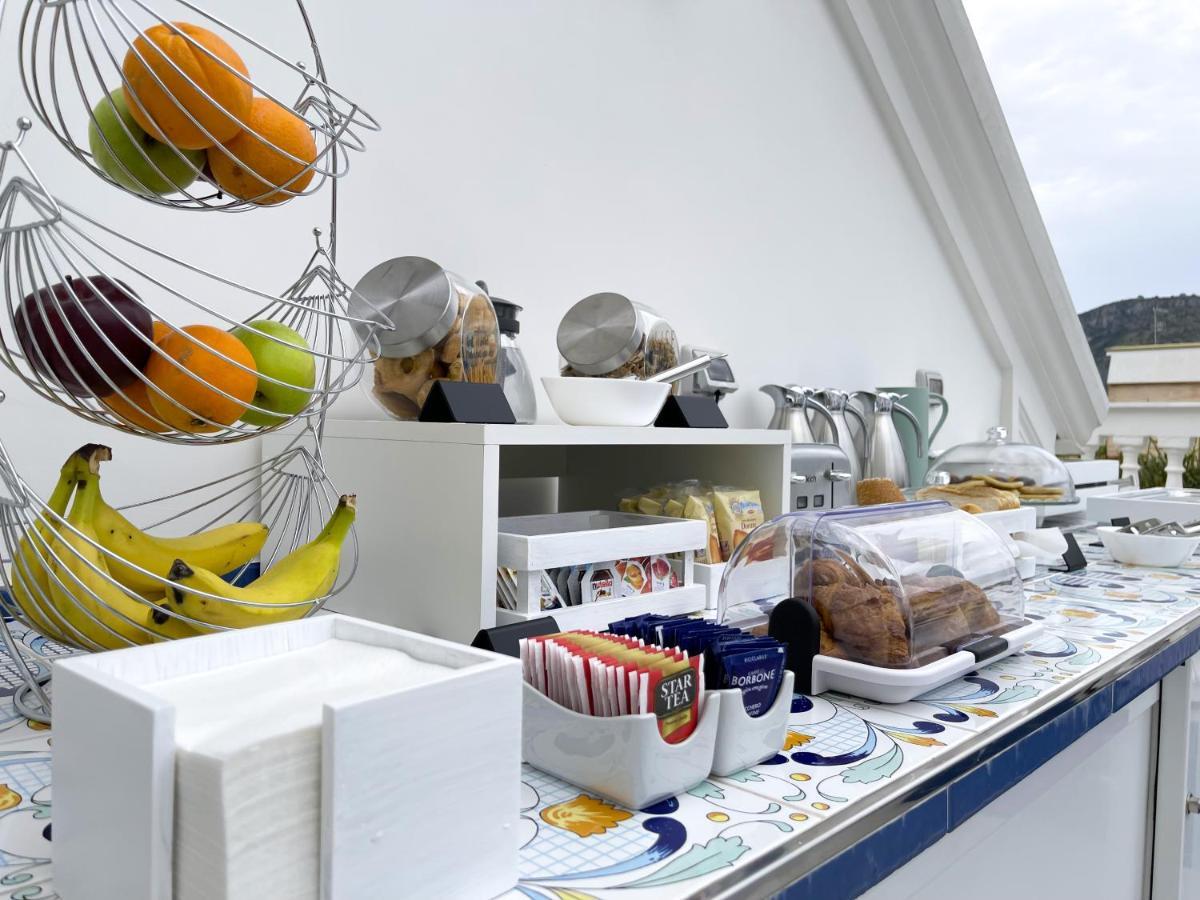 Villa Gabriella - Rooms & Breakfast سانتّانييلّو المظهر الخارجي الصورة