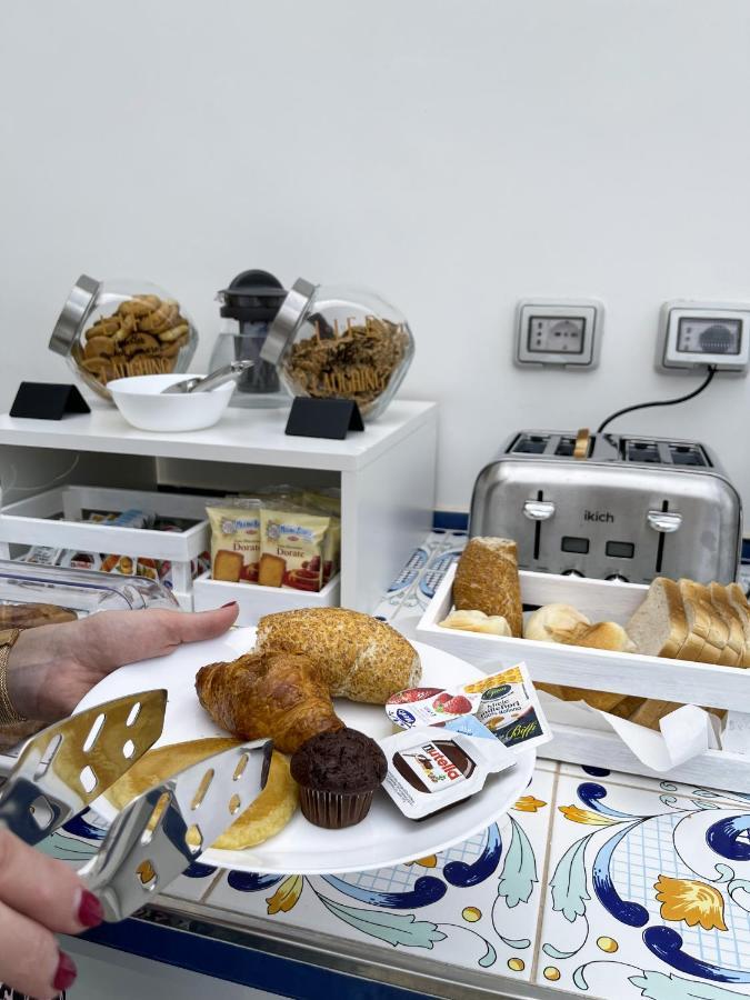 Villa Gabriella - Rooms & Breakfast سانتّانييلّو المظهر الخارجي الصورة