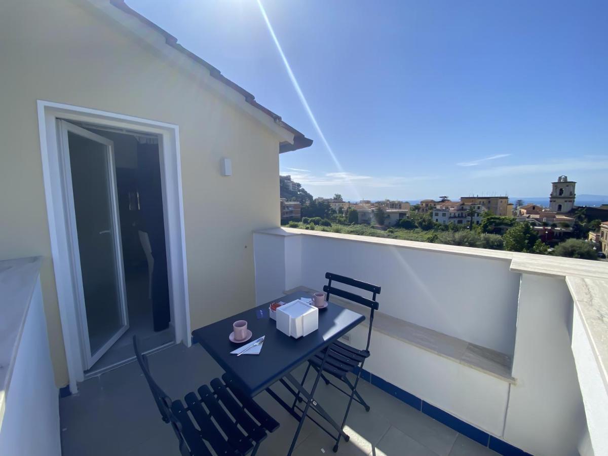 Villa Gabriella - Rooms & Breakfast سانتّانييلّو المظهر الخارجي الصورة