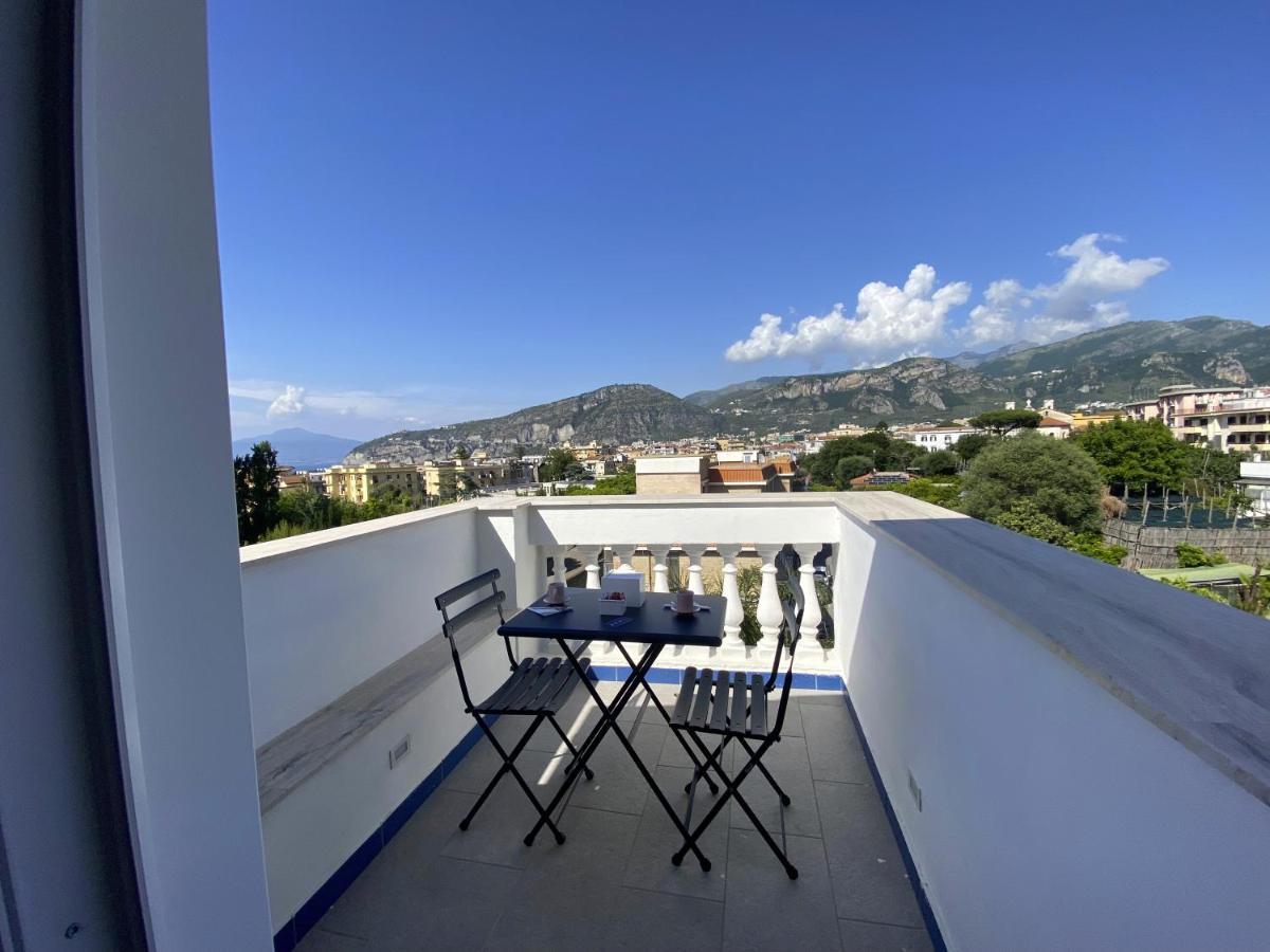 Villa Gabriella - Rooms & Breakfast سانتّانييلّو المظهر الخارجي الصورة
